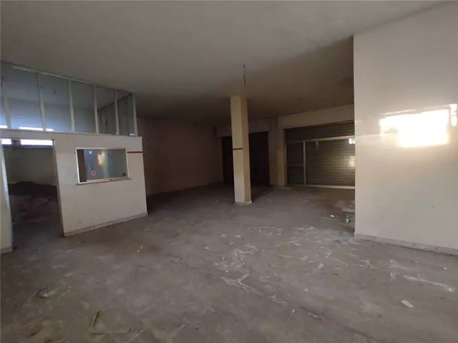 Immagine 3 di Deposito in vendita  a Pescara