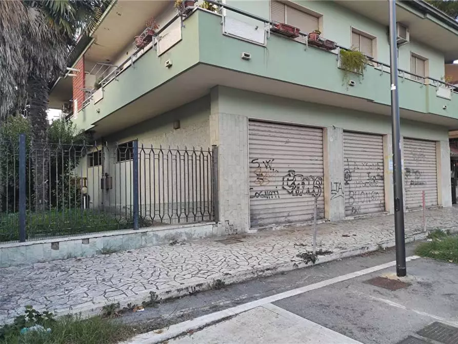 Immagine 4 di Deposito in vendita  a Pescara