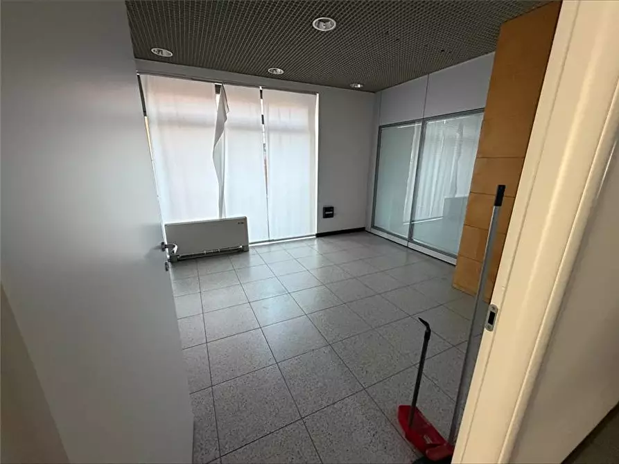 Immagine 4 di Deposito in affitto  a Pescara
