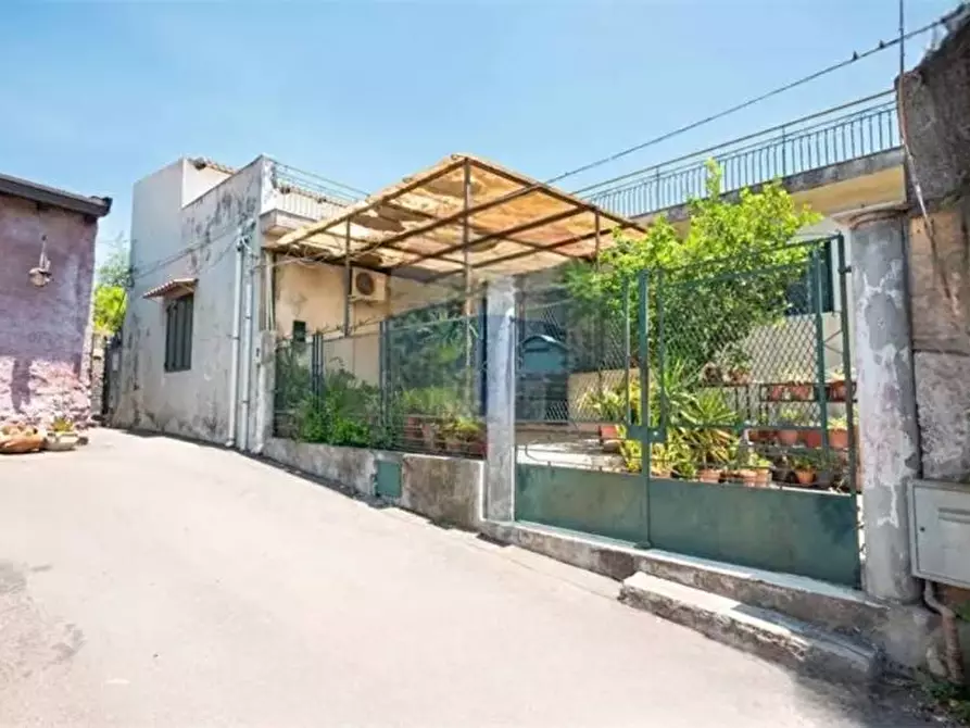 Immagine 1 di Villa in vendita  in Via Leone a Aci Bonaccorsi