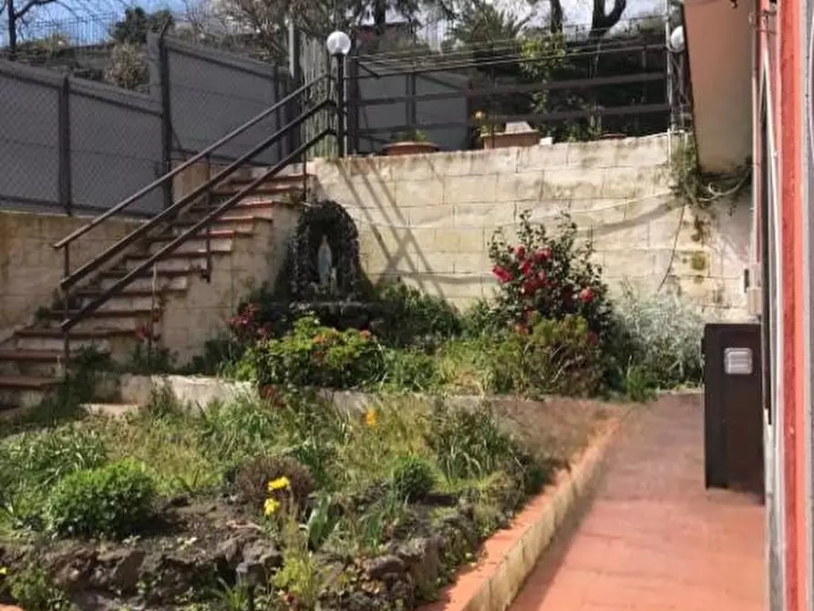 Immagine 2 di Villa in vendita  in Via Vecchia Sarro, 1 a Zafferana Etnea