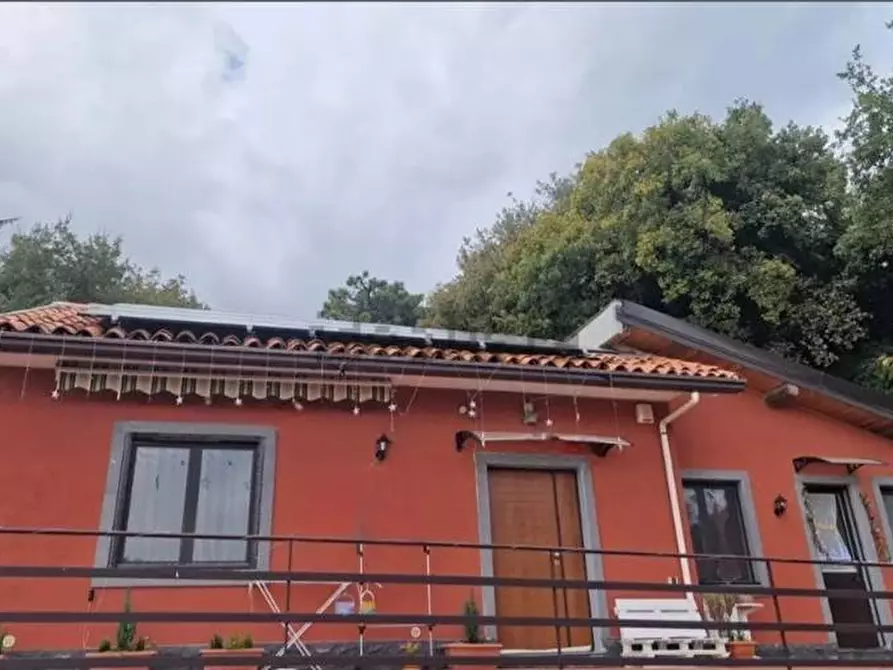 Immagine 3 di Villa in vendita  in Via Vecchia Sarro, 1 a Zafferana Etnea