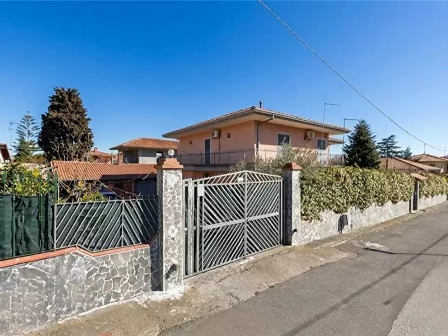 Immagine 2 di Villa in vendita  in Via Quattro Altarelli, 1 a Mascalucia