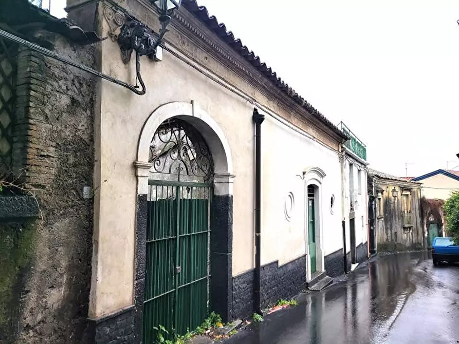Immagine 2 di Villa in vendita  in Via Cavour, 43 a Trecastagni