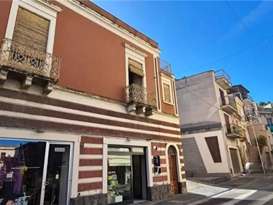 Immagine 1 di Villa in vendita  in C.so Umberto, 72 a Bronte