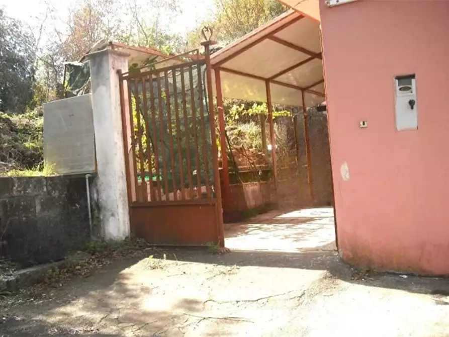 Immagine 1 di Villa in vendita  in Via Sciare Pennisi, sn a Zafferana Etnea