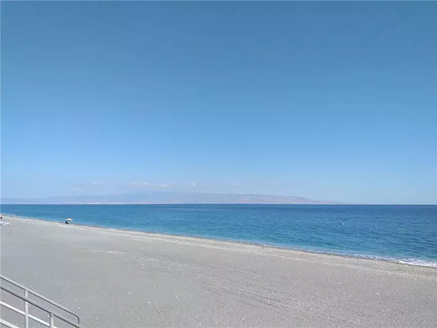 Immagine 1 di Villa in vendita  in Via Fabbrica, sn a Roccalumera