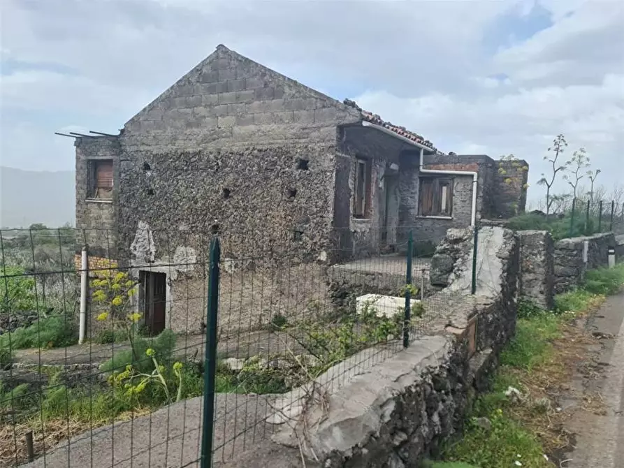 Immagine 2 di Villa in vendita  in Loc. Passopisciaro a Castiglione Di Sicilia