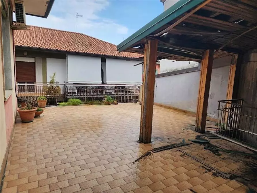 Immagine 3 di Villa in vendita  in Via Vincenzo Bellini, 11 a Viagrande