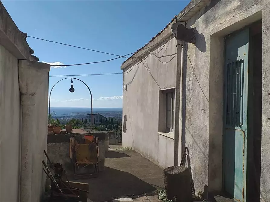 Immagine 2 di Villa in vendita  in Via tavola, sn a Piedimonte Etneo