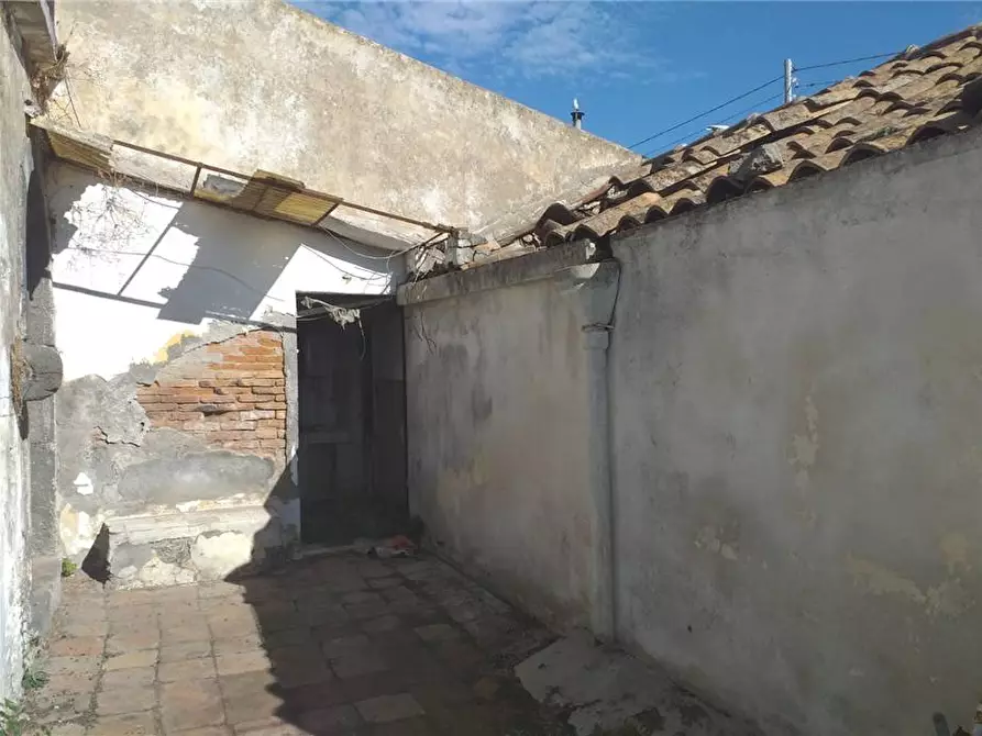 Immagine 3 di Villa in vendita  in Via tavola, sn a Piedimonte Etneo