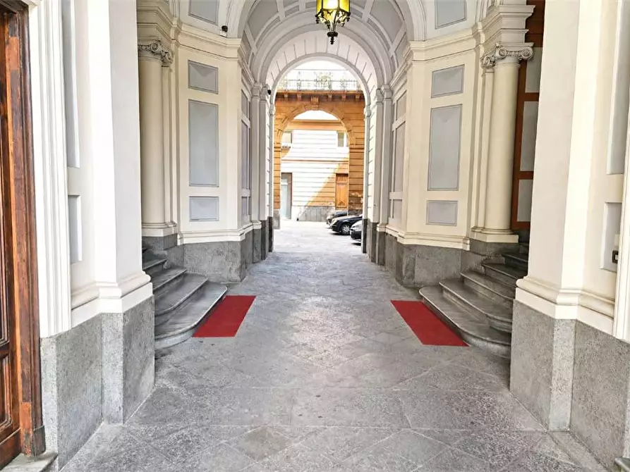 Immagine 2 di Appartamento in vendita  in Via Etnea, 306 a Catania