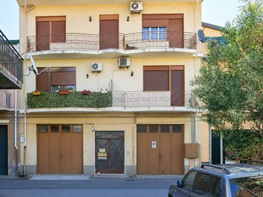 Immagine 1 di Appartamento in vendita  in Via Cristoforo Colombo, 30 a Aci Sant'antonio