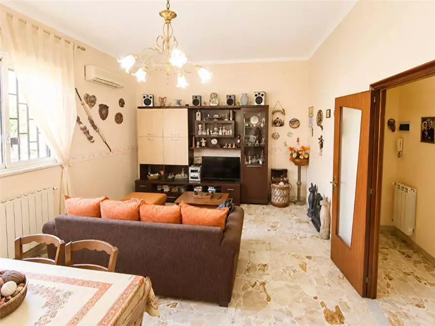 Immagine 3 di Appartamento in vendita  in Via Cristoforo Colombo, 30 a Aci Sant'antonio
