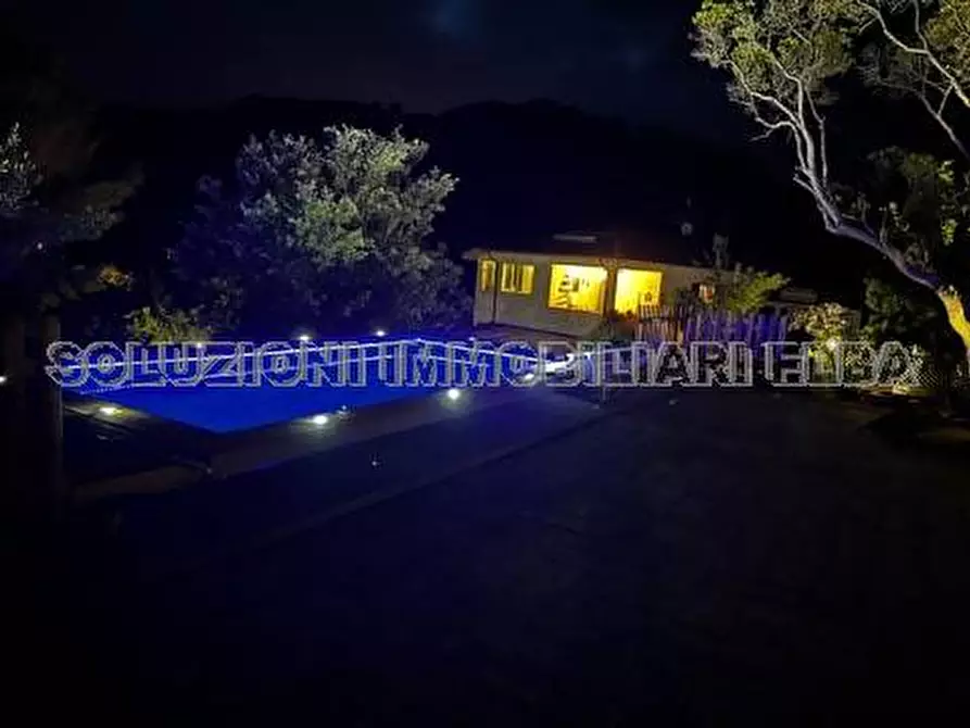Immagine 2 di Villa in vendita  a Campo Nell'elba