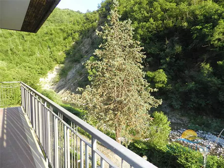 Immagine 1 di Appartamento in vendita  a Valbrevenna