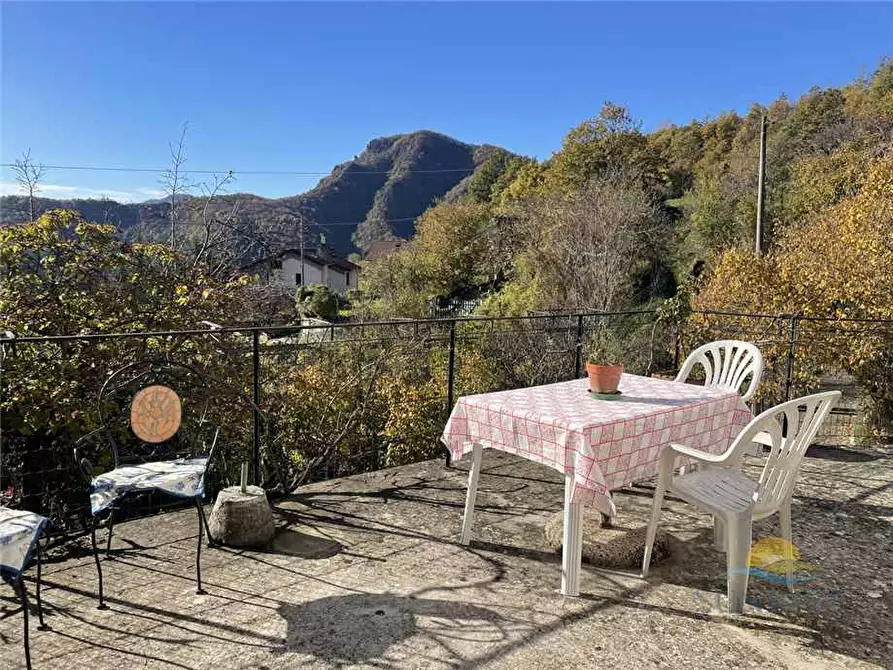 Immagine 1 di Villa in vendita  in Loc. Salata di Mongiardino, 5 a Mongiardino Ligure