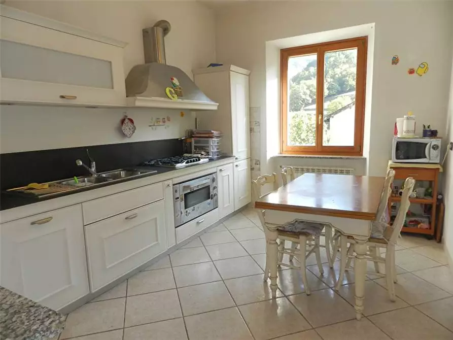 Immagine 1 di Appartamento in vendita  in Loc. Vobbietta a Isola Del Cantone