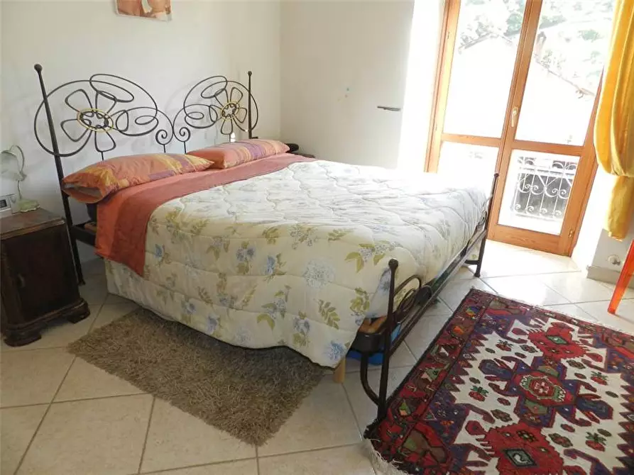 Immagine 2 di Appartamento in vendita  in Loc. Vobbietta a Isola Del Cantone