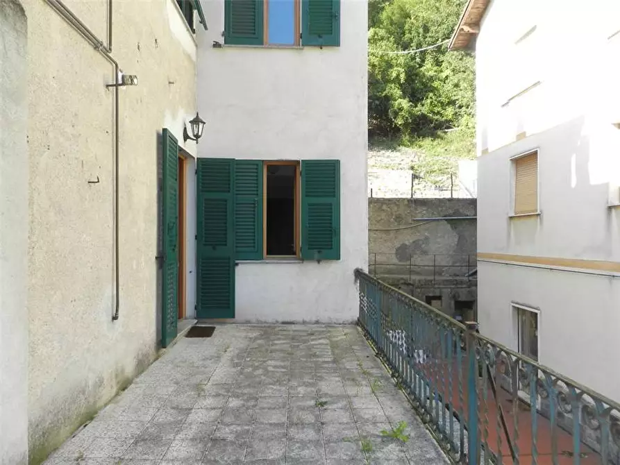 Immagine 9 di Appartamento in vendita  in Loc. Vobbietta a Isola Del Cantone