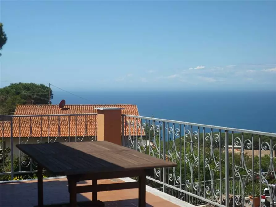 Immagine 2 di Porzione di casa in vendita  a Capoliveri