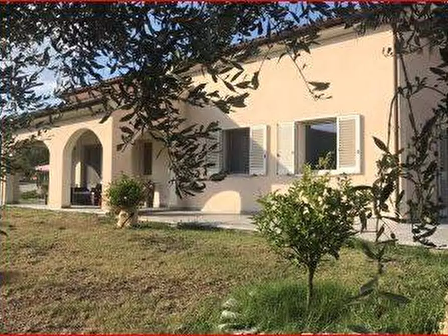 Immagine 1 di Villa in vendita  a Portoferraio