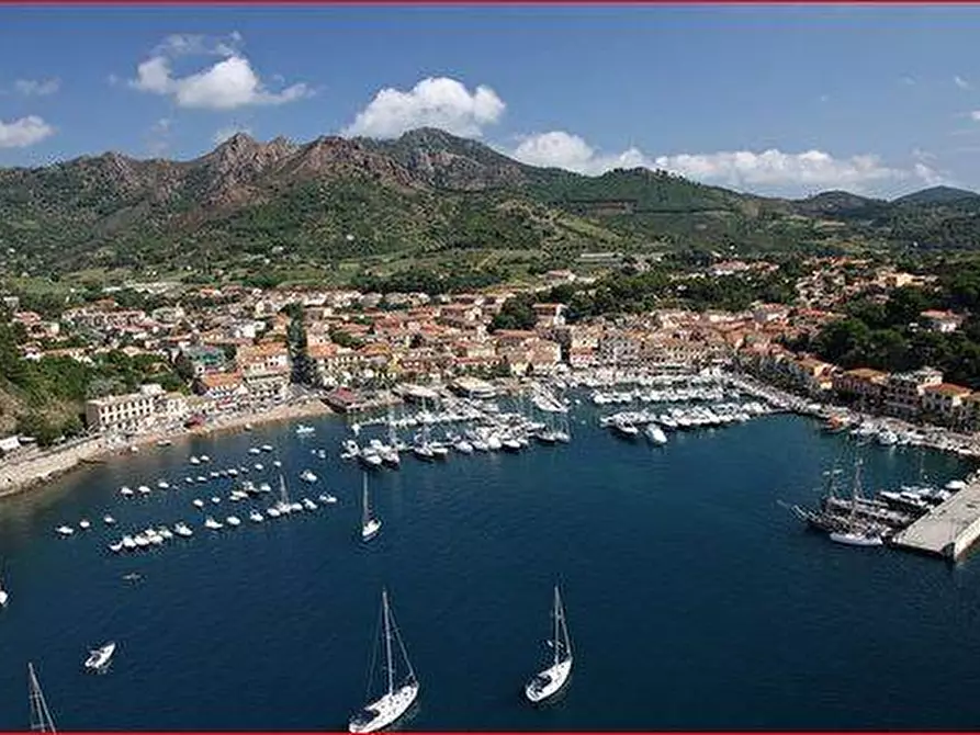 Immagine 1 di Terreno in vendita  a Porto Azzurro