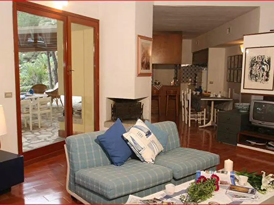 Immagine 1 di Villa in vendita  a Rio