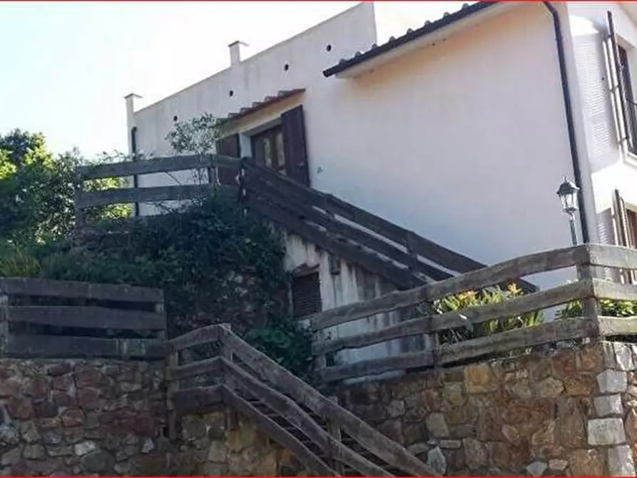 Immagine 2 di Villa in vendita  a Portoferraio