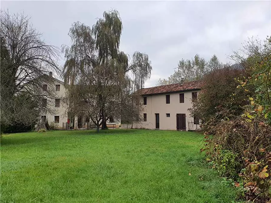 Immagine 1 di Villa in vendita  a Belluno