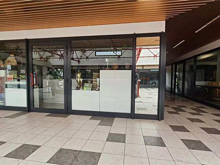 Immagine 2 di Attività commerciale in vendita  a Belluno