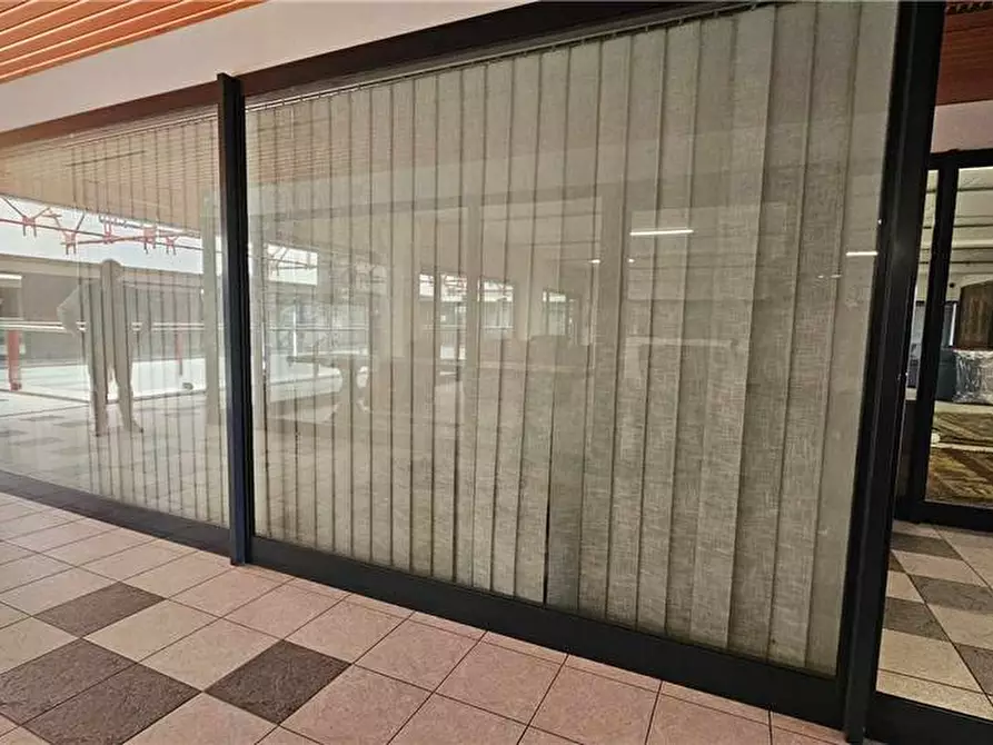 Immagine 4 di Attività commerciale in vendita  a Belluno