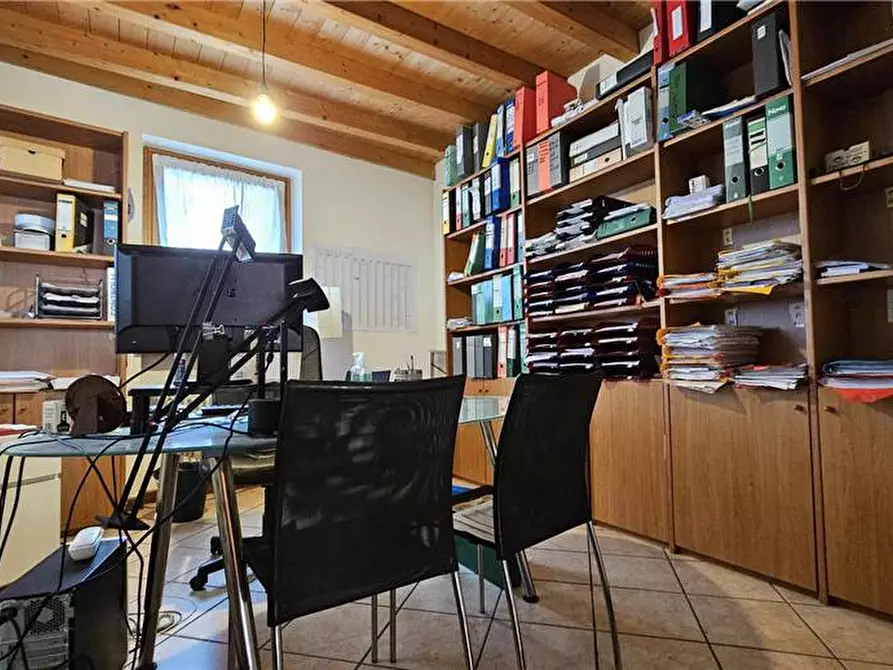 Immagine 4 di Attività commerciale in vendita  a Belluno