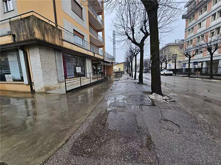 Immagine 1 di Attività commerciale in vendita  in Via Feltre, 106 a Belluno