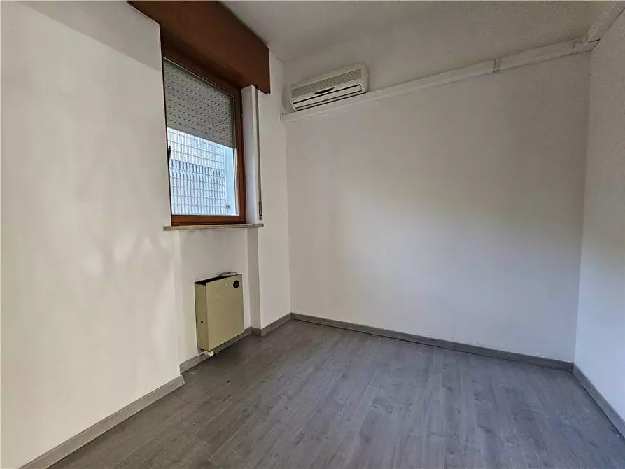 Immagine 2 di Attività commerciale in vendita  a Belluno