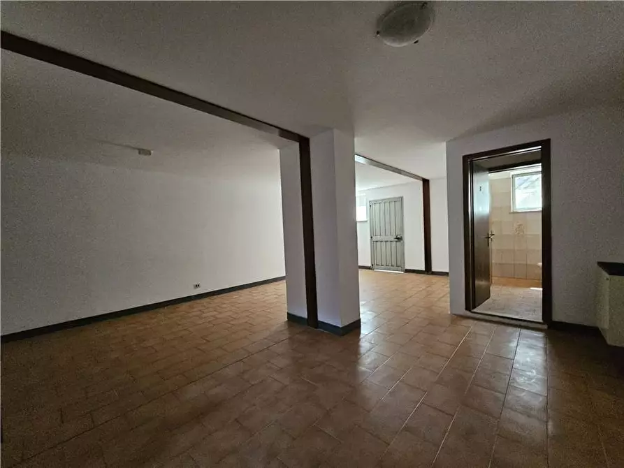 Immagine 3 di Attività commerciale in vendita  a Belluno