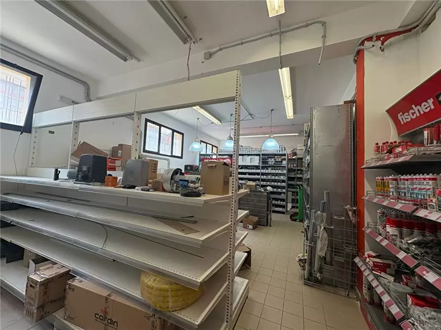 Immagine 7 di Ufficio in vendita  in Via Giolitti, 21 a Casteldaccia