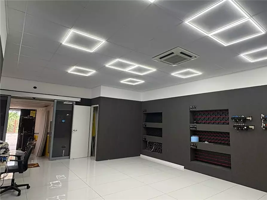 Immagine 1 di Attività commerciale in affitto  in Via Via Giolitti, 21 a Casteldaccia