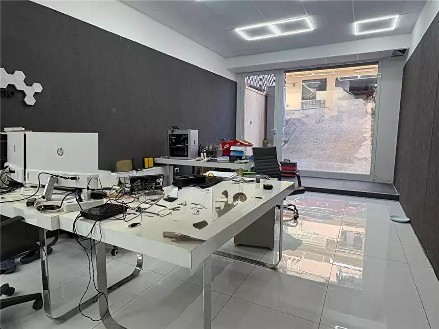 Immagine 4 di Attività commerciale in affitto  in Via Via Giolitti, 21 a Casteldaccia