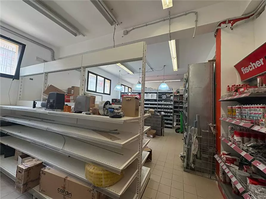 Immagine 6 di Attività commerciale in affitto  in Via Via Giolitti, 21 a Casteldaccia