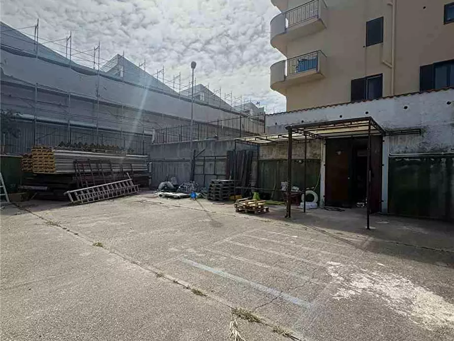 Immagine 9 di Attività commerciale in affitto  in Via Via Giolitti, 21 a Casteldaccia