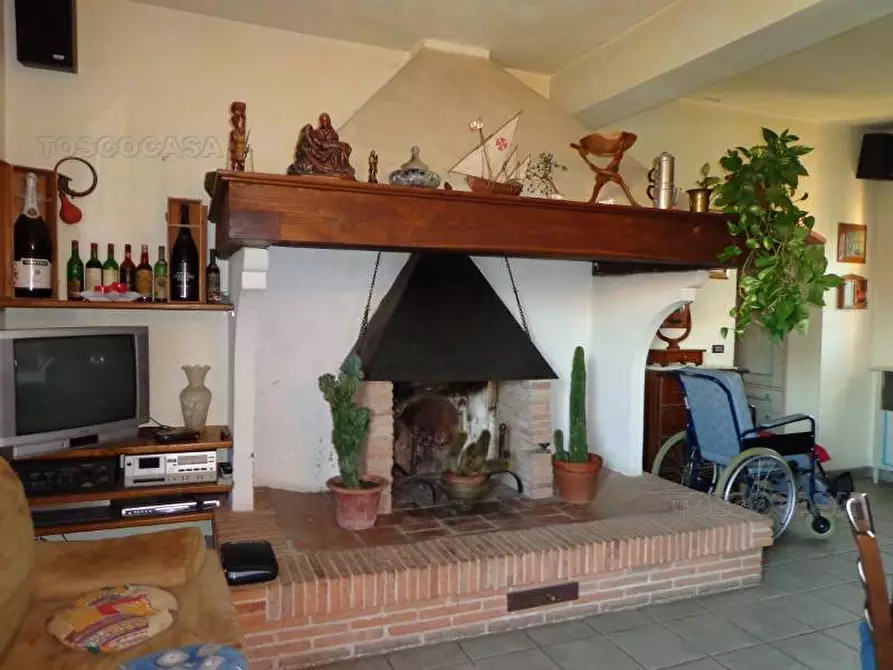 Immagine 2 di Villa in vendita  a Fucecchio