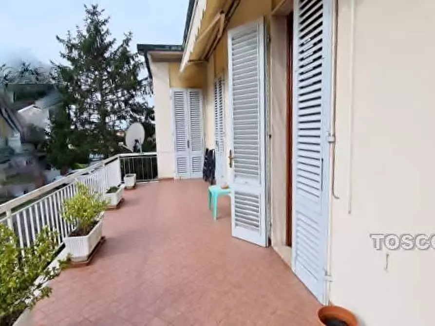 Immagine 4 di Villa in vendita  a Fucecchio