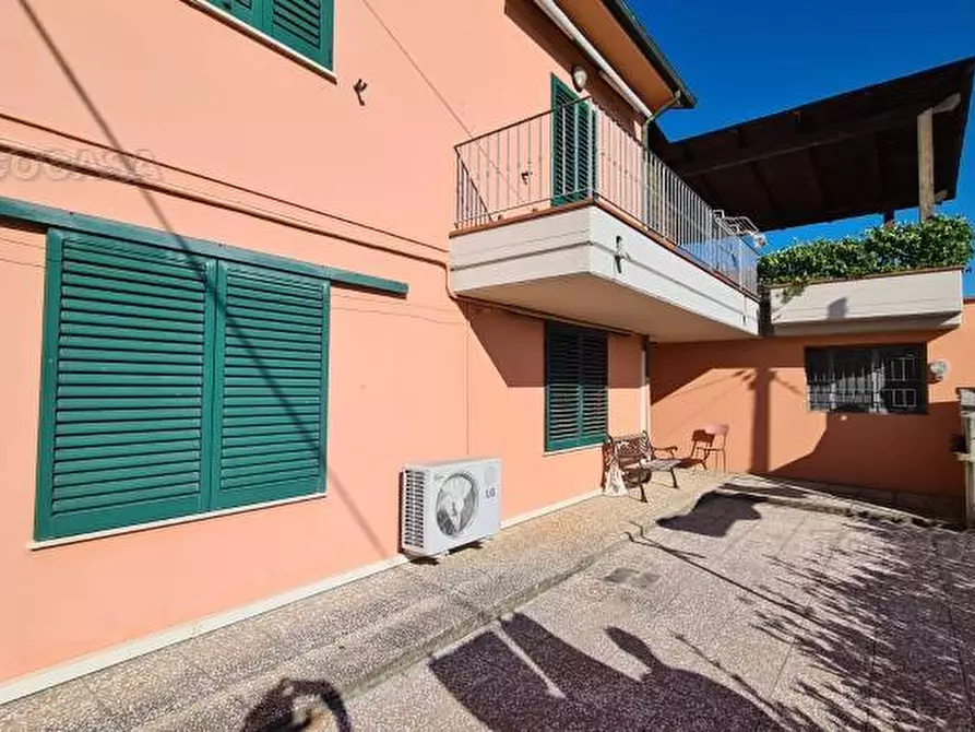 Immagine 4 di Villa in vendita  a Montopoli In Val D'arno