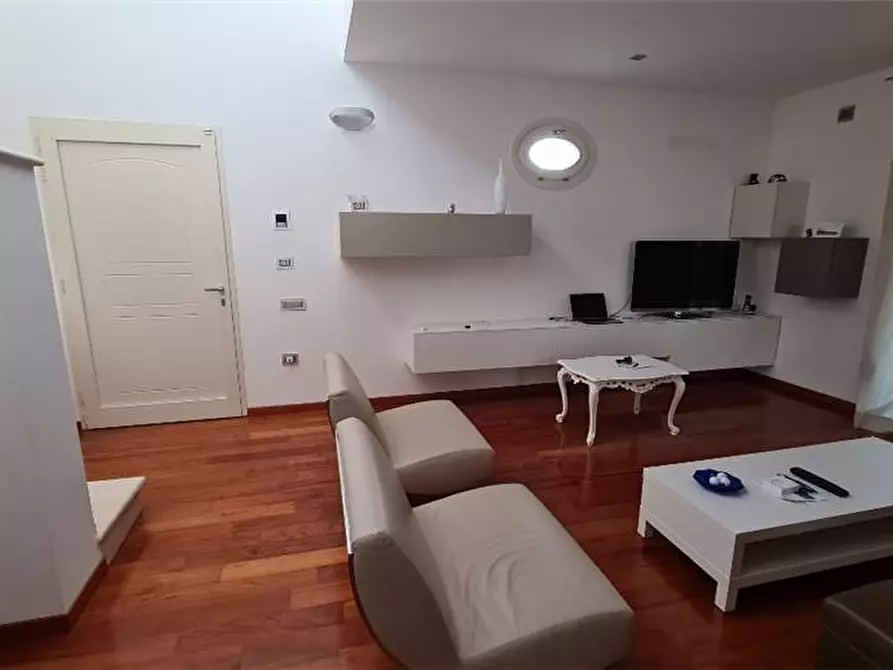 Immagine 2 di Villa in vendita  a Fucecchio