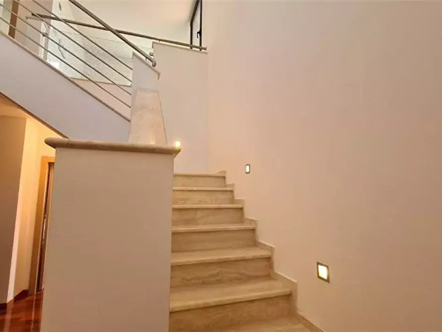 Immagine 5 di Villa in vendita  a Fucecchio