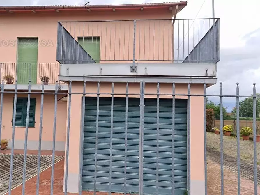 Immagine 1 di Casa bifamiliare in vendita  a Fucecchio