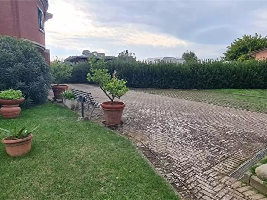 Immagine 1 di Villa in vendita  a Fucecchio