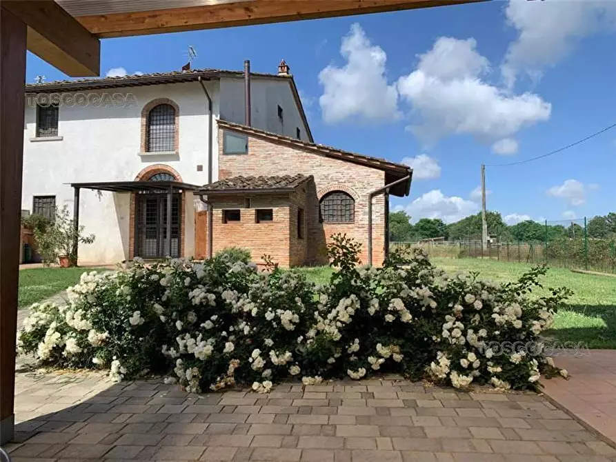 Immagine 1 di Villa in vendita  a Fucecchio