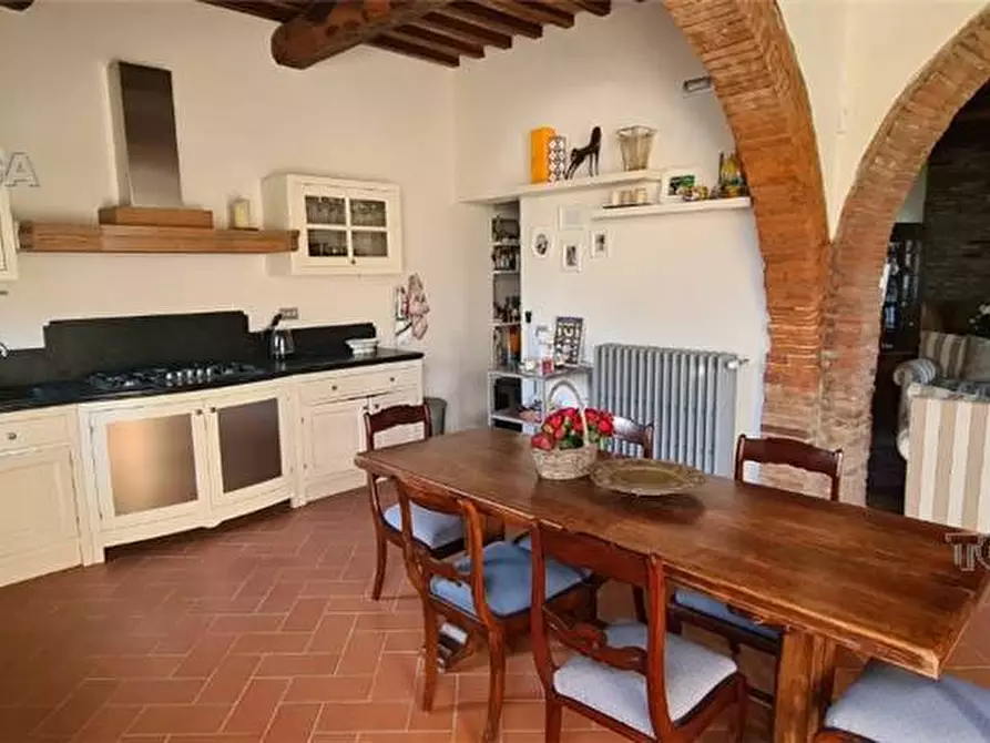 Immagine 4 di Villa in vendita  a Fucecchio